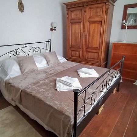 Beautiful Home In Lopar With House Sea View Eksteriør billede